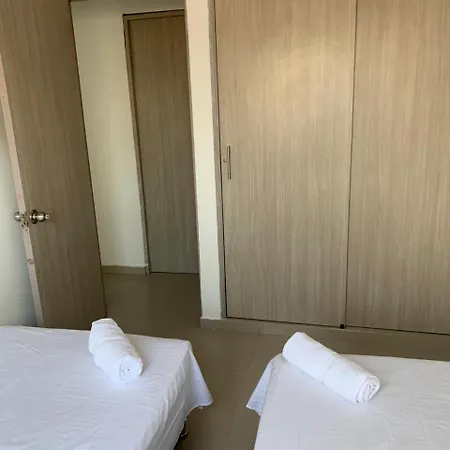 Comodo Apto 3 Hab Cerca Al Mar Apartamento *